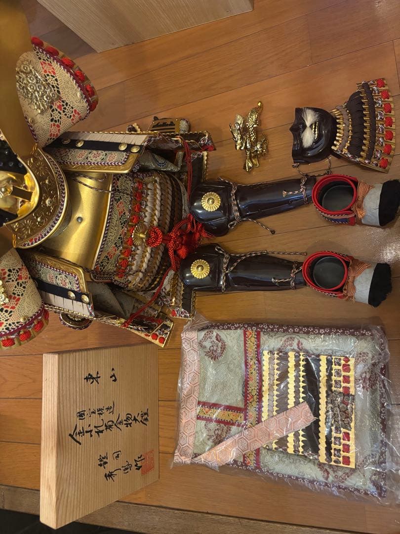 武士の鎧 伝統的な日本のモデル