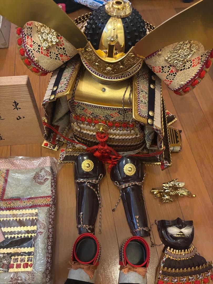 武士の鎧 伝統的な日本のモデル