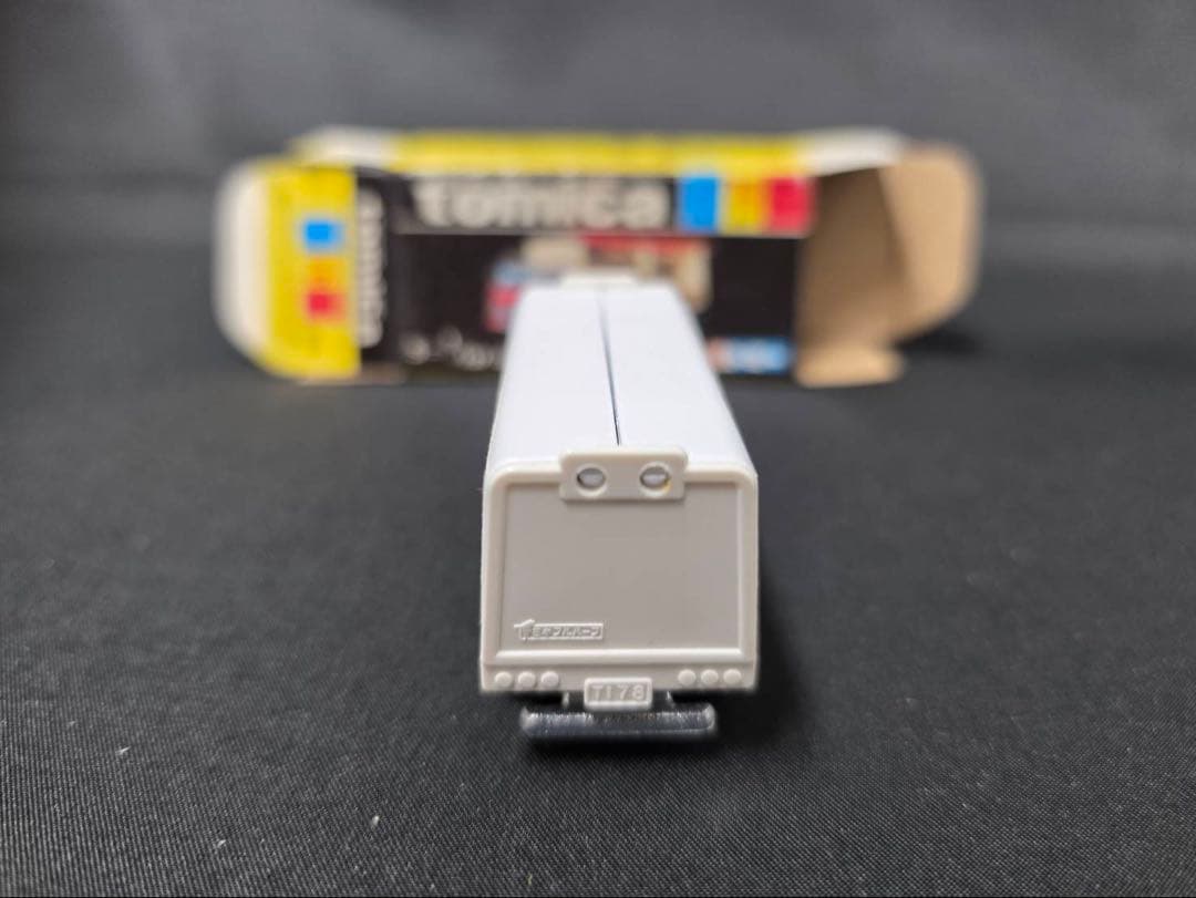 トミカ黒箱76ふそうウイングルーフトラック レース配布品 非売品