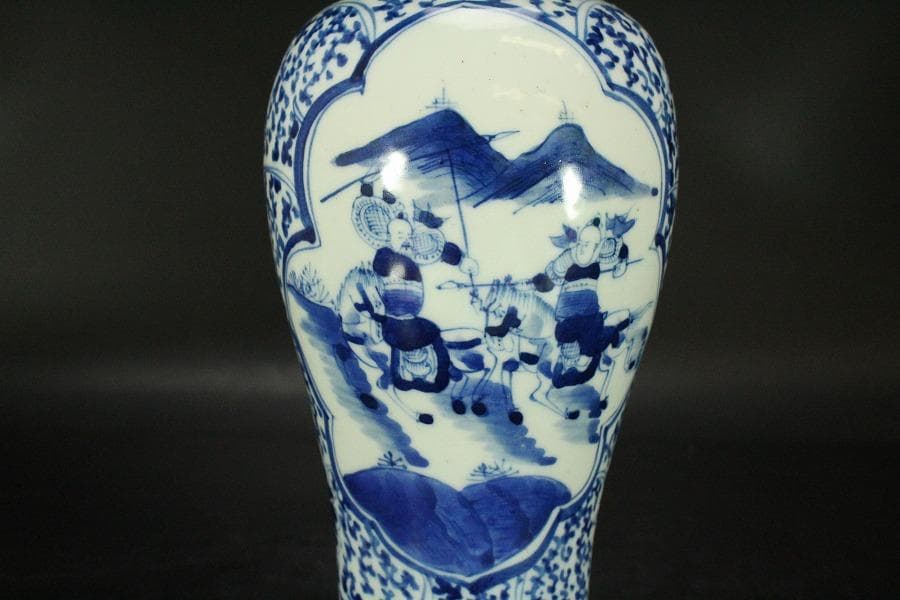 中国美術 青花 纏枝蓮花 武人紋 瓶 高25.5cm(HA374)