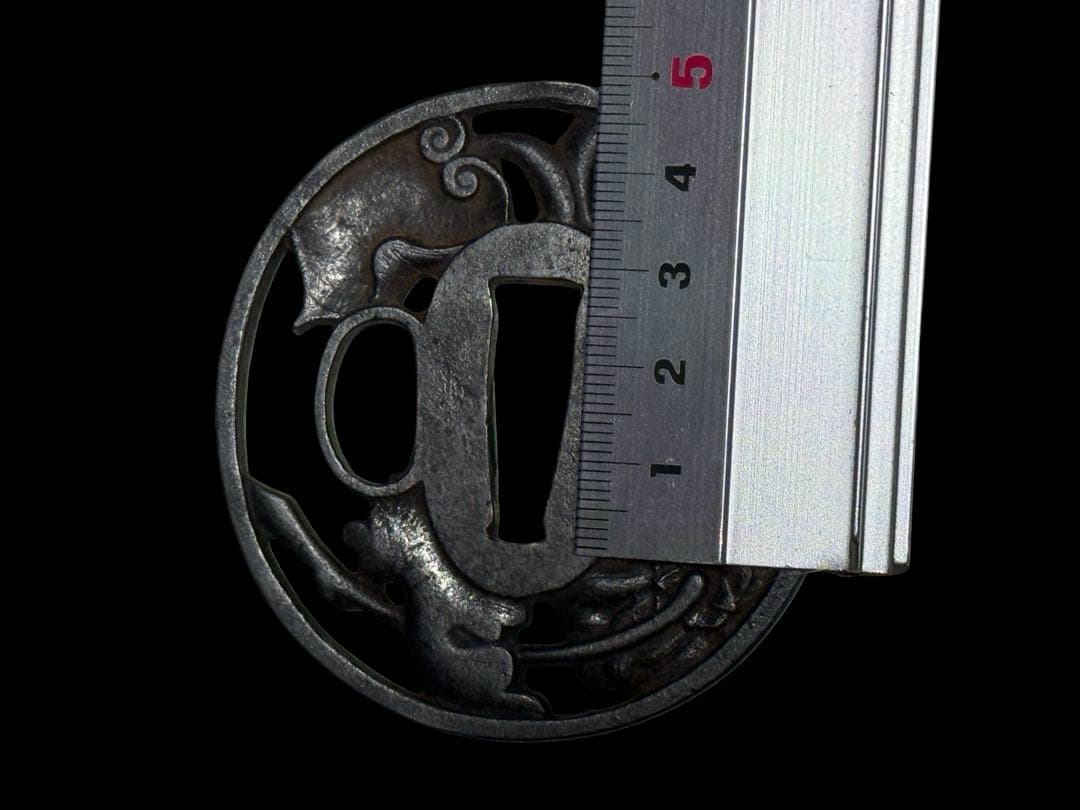 鉄製 鍔 花と葉のデザイン