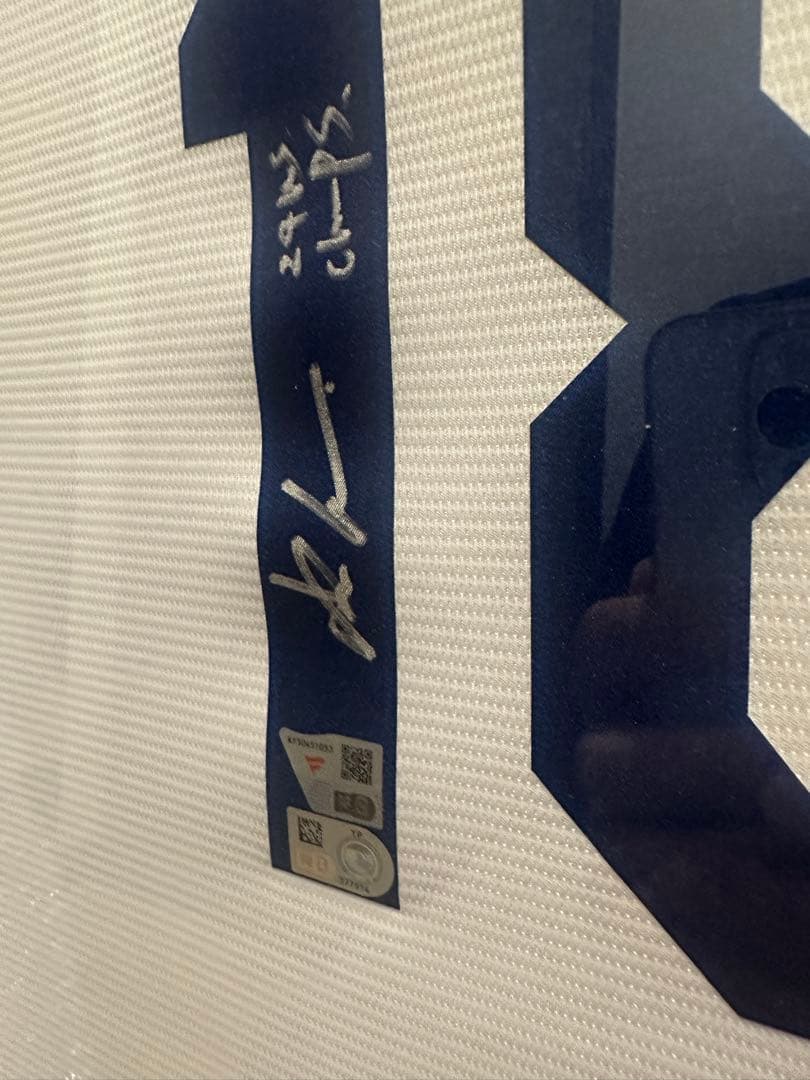 山本由伸　直筆サイン　ドジャース　額装　ユニフォーム　ホログラム付