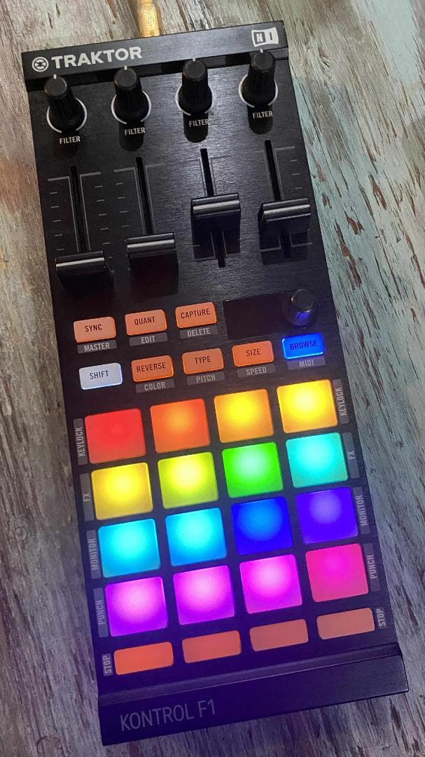 ■ 10月のセール - TRAKTOR KONTROL F1 DJコントローラー