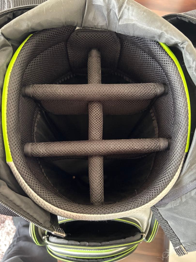 ブリヂストンTOUR B シルバーキャディバッグ