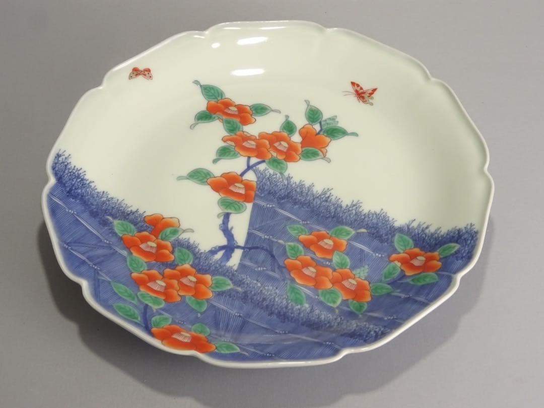 名工　十二代　今泉今右衛門　色鍋島　柴垣椿絵　額皿　飾皿　輪花形　大皿　九寸皿