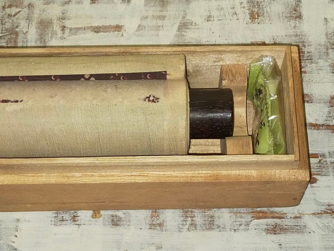 ♥掛軸　中国　人物　【露孝】　桐箱付き　掛け軸　骨董品