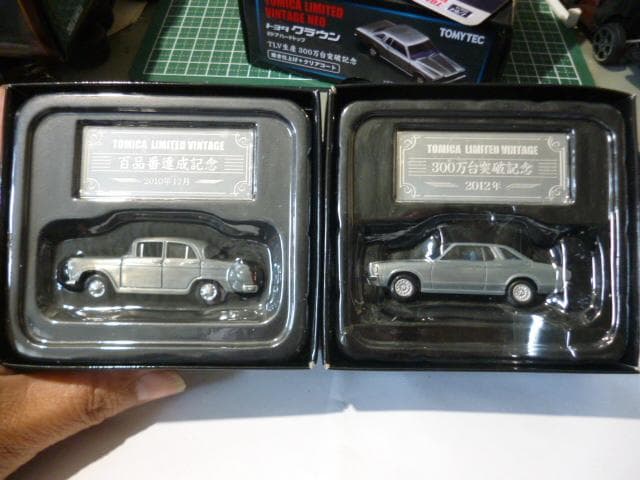 トミカリミテッドヴィンテージ100品番記念セドリック & 300万台突破クラウン