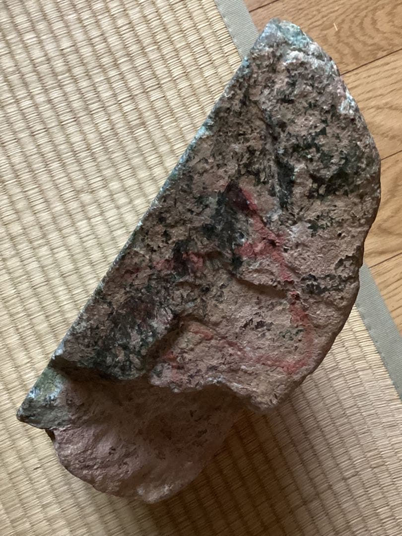 翡翠原石ミャンマー　鉱物石コレクション品一面カット10kチョイ高さ約30cm置物