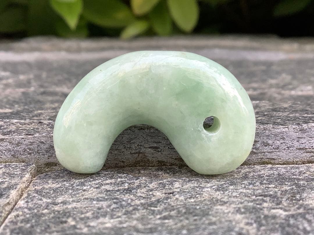 お試し安価卸し‼️業者様もご遠慮なく　糸魚川翡翠勾玉本物ジェダイト　機械鑑定書取得