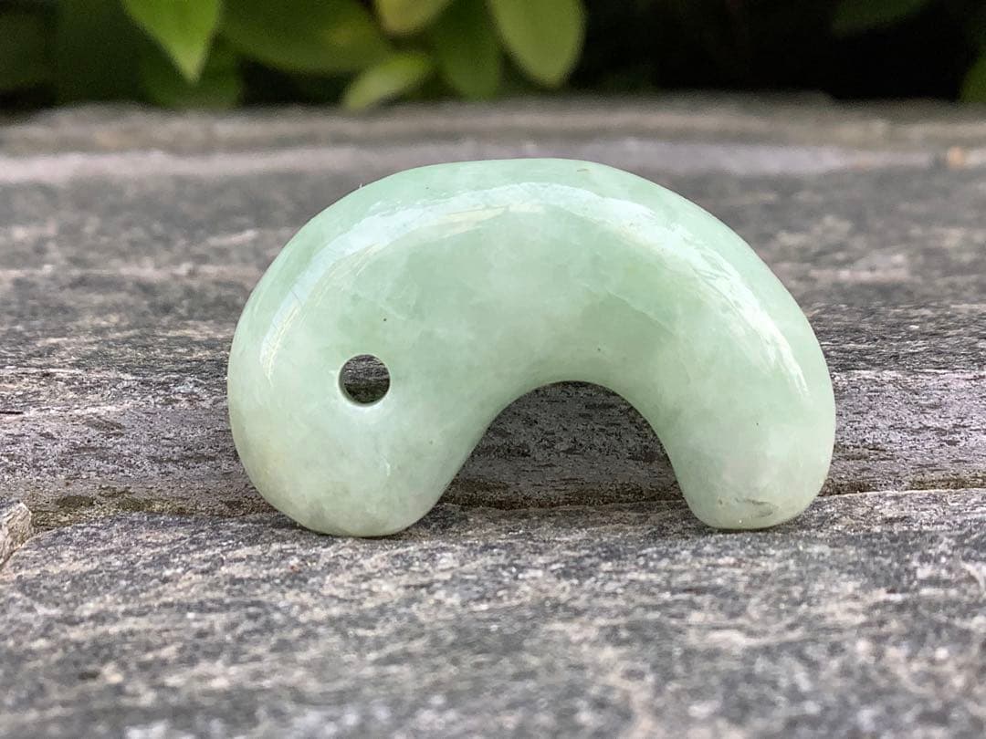 お試し安価卸し‼️業者様もご遠慮なく　糸魚川翡翠勾玉本物ジェダイト　機械鑑定書取得