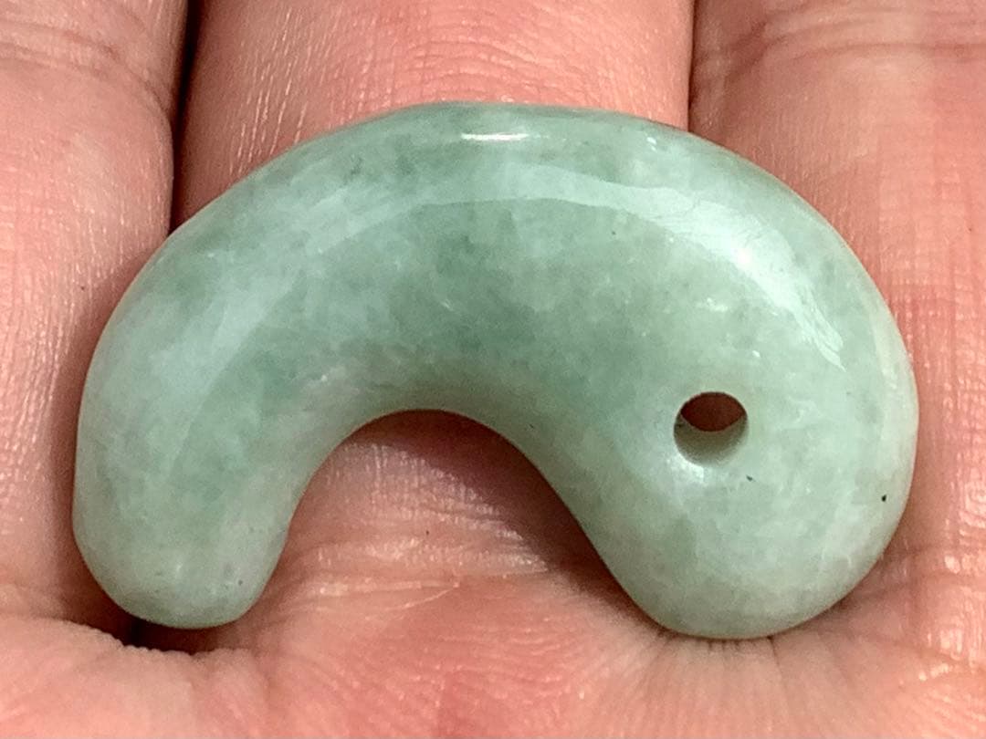 お試し安価卸し‼️業者様もご遠慮なく　糸魚川翡翠勾玉本物ジェダイト　機械鑑定書取得