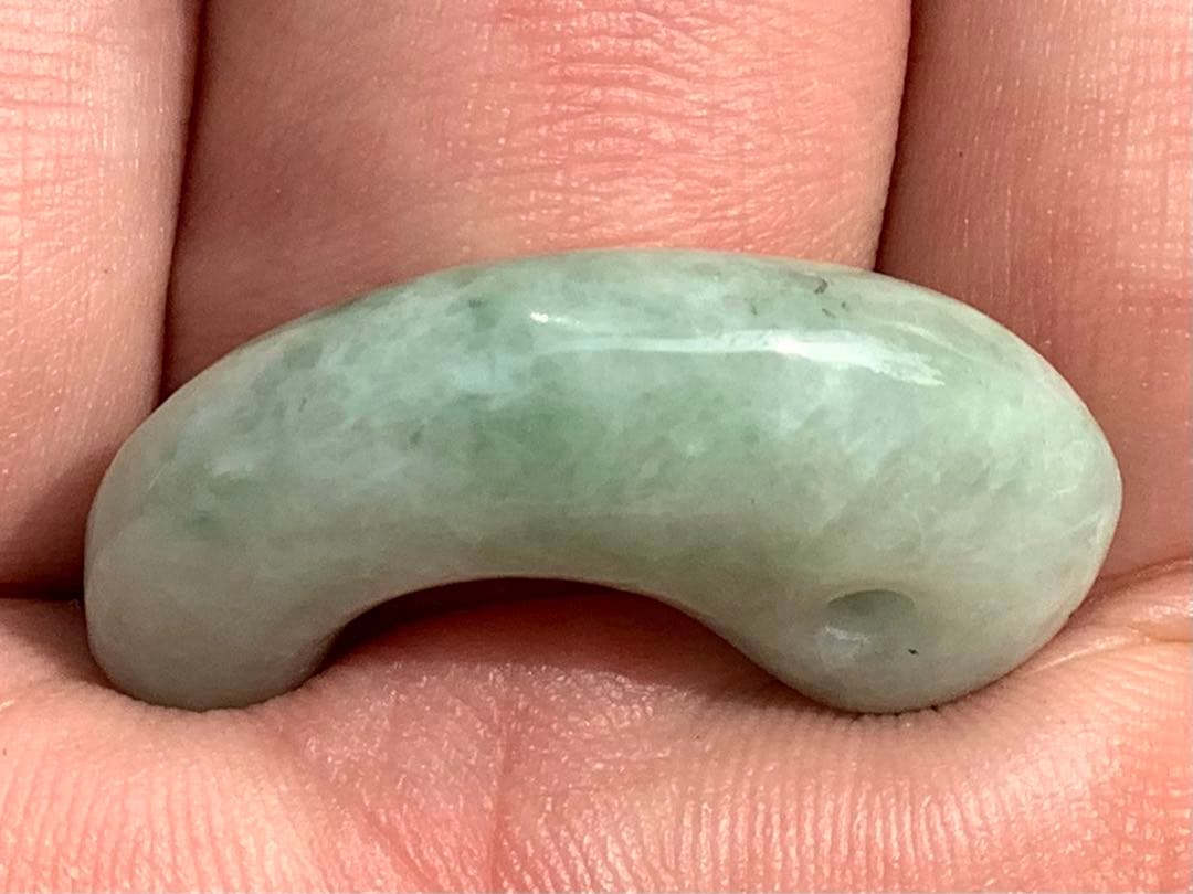 お試し安価卸し‼️業者様もご遠慮なく　糸魚川翡翠勾玉本物ジェダイト　機械鑑定書取得