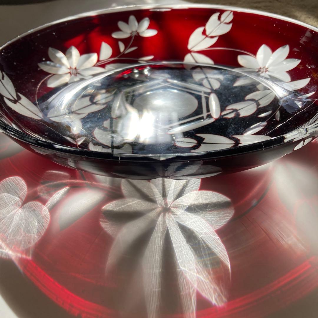 アンティーク赤色切子ガラス花模様