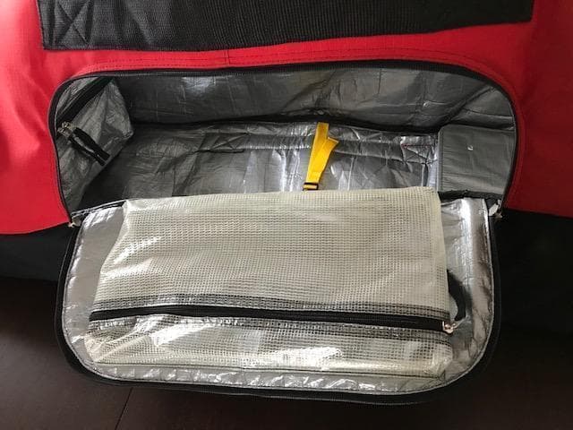 背中に背負うタイプではなく、ウィールで転がしながら全装備を携行できるバッグ