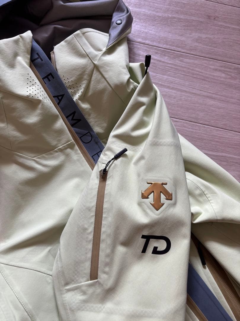 デサントチームウェア　Sサイズ（大きめ）