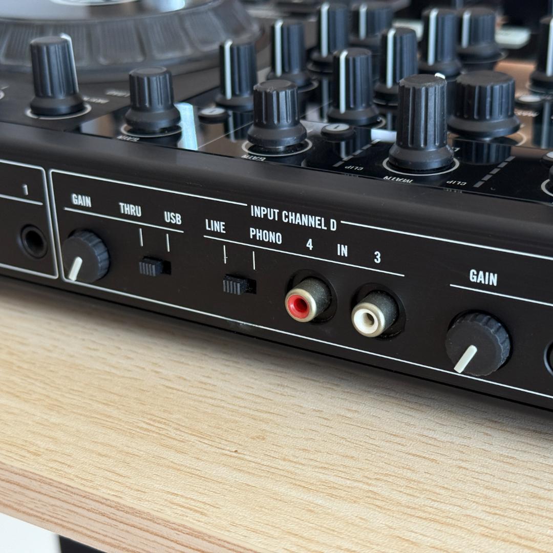 DJ機材 Native Instruments Traktor Kontrol S4 DJ