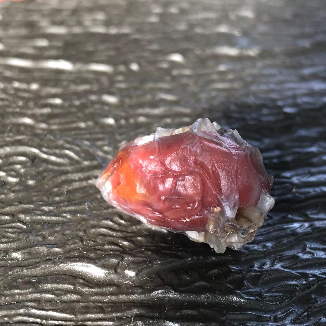 ゴビ石−1079 ゴビ瑪瑙　地表　黒山瑪瑙　『心臓』