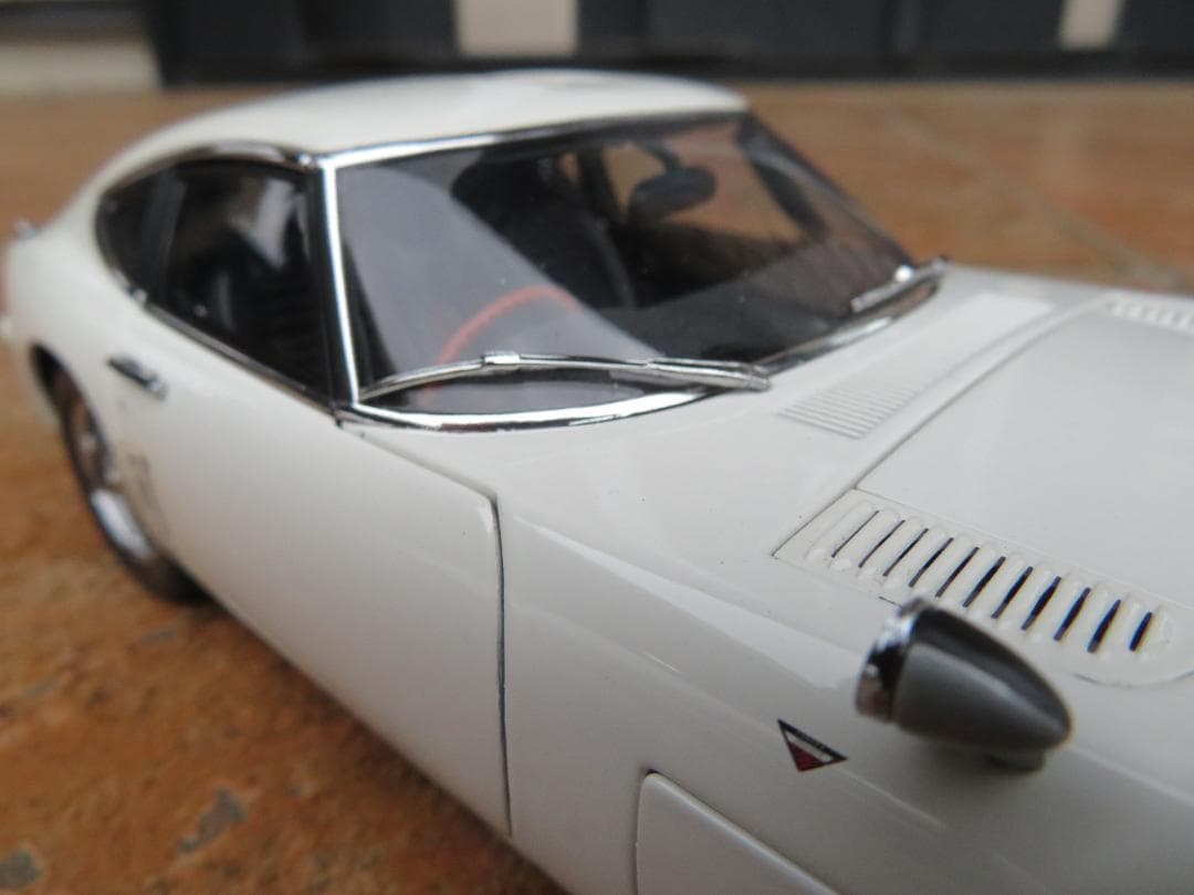 オートアート　1/18　トヨタ2000GT