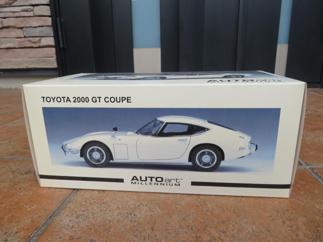 オートアート　1/18　トヨタ2000GT