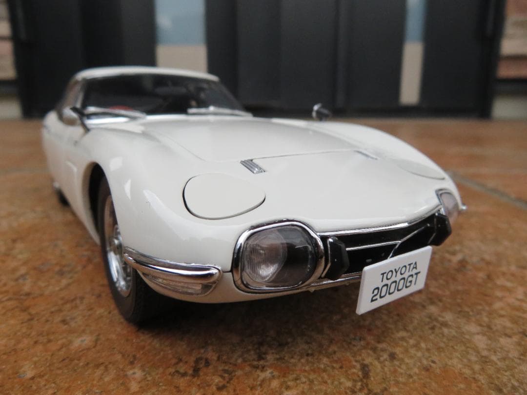 オートアート　1/18　トヨタ2000GT