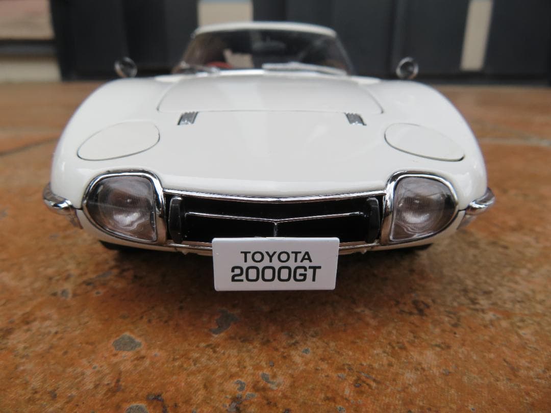 オートアート　1/18　トヨタ2000GT