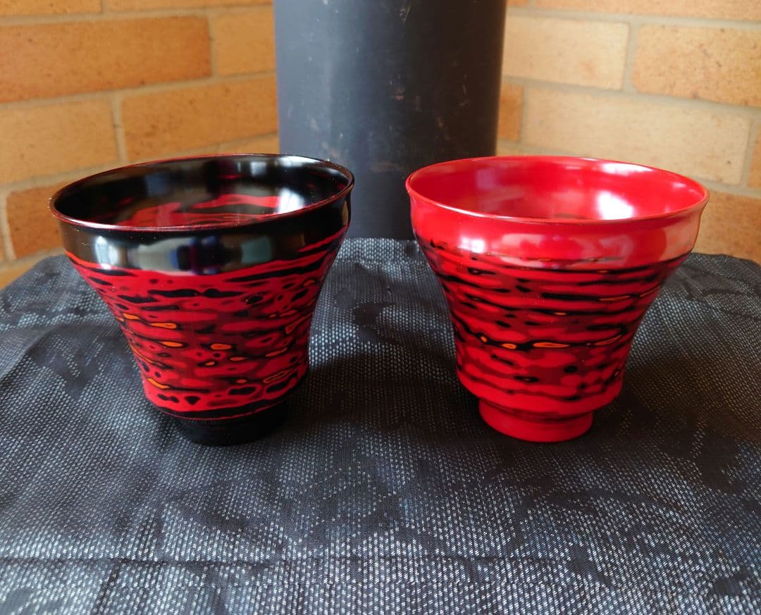 佐竹康宏　個展作品　天然木くり抜き　漆塗り椀　黒赤二客組