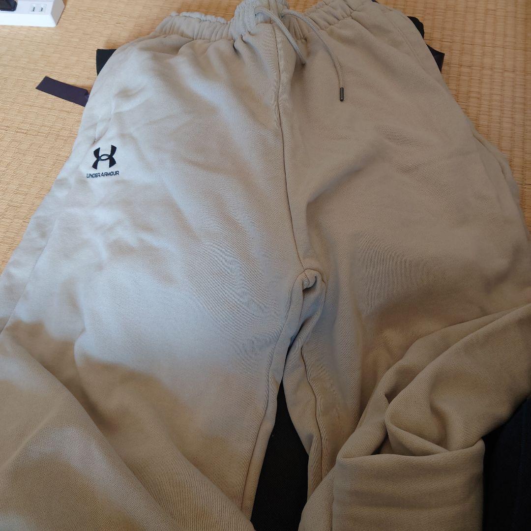 UNDER ARMOUR ベージュ 上下セット