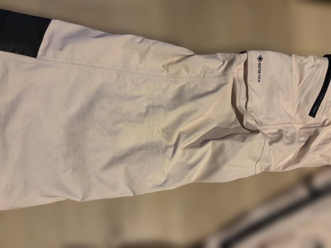 Volcom GORE-TEX スノーボードパンツ ホワイトピンク