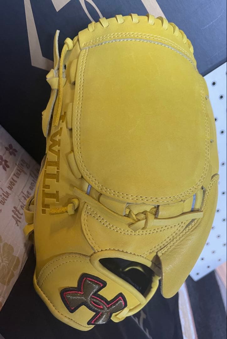 UNDER ARMOUR 軟式グローブ CB8041 イエロー