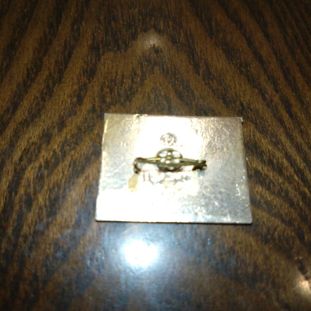 アンティーク オオカミとウサギの型バッジ 1970年代