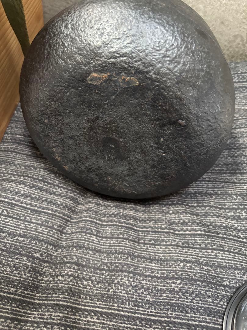 鋳鉄製 花模様 茶釜