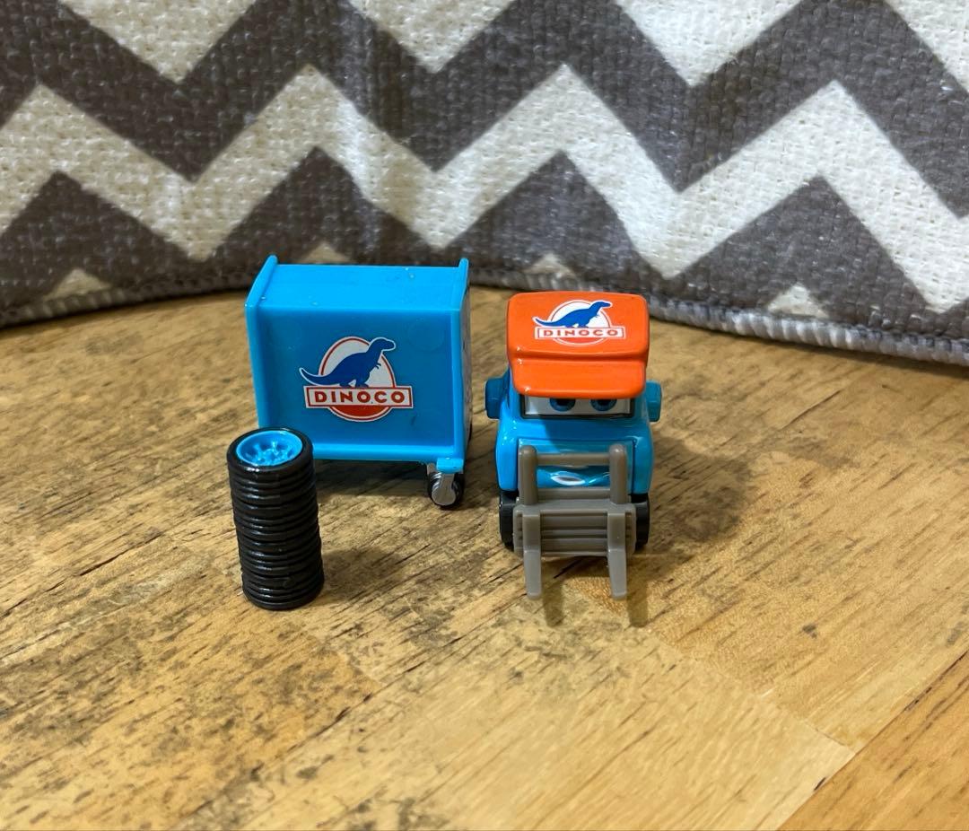 マテル　カーズ　DINCOCO キングハウラー、キング、ピットクルーのセット