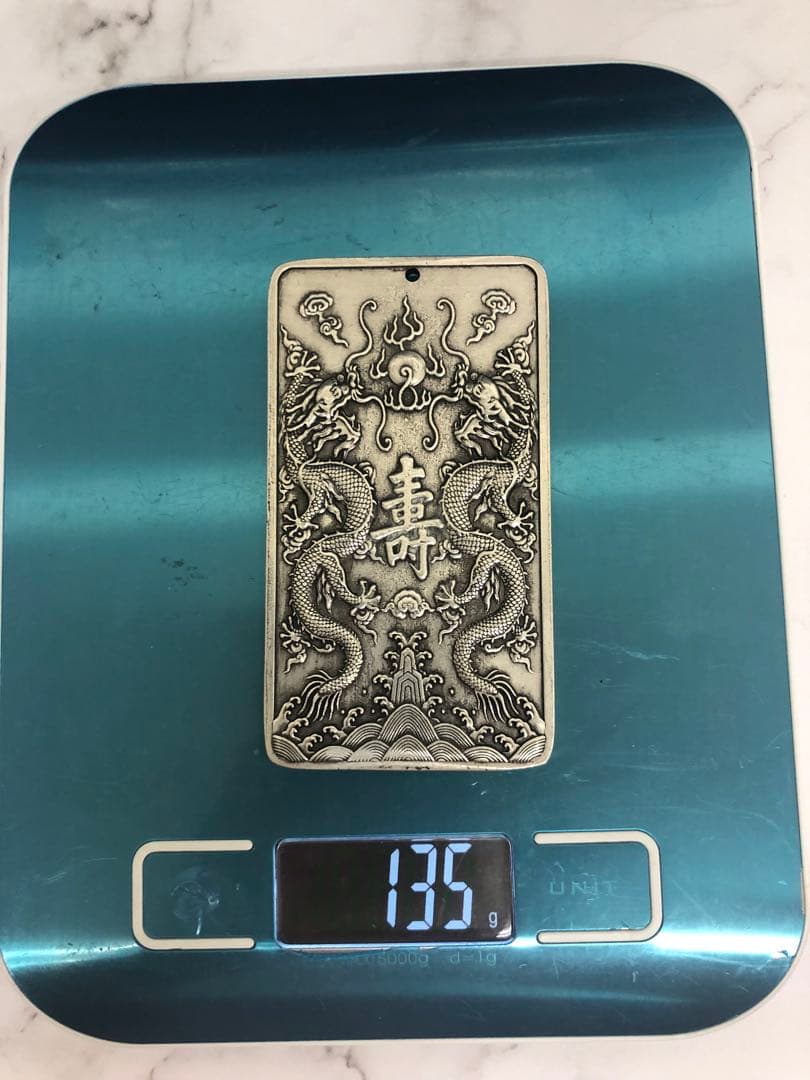 中国 骨董品 ドラゴン彫刻の銀色アート作品 135g 寿 刻印あり 縁起物 守り