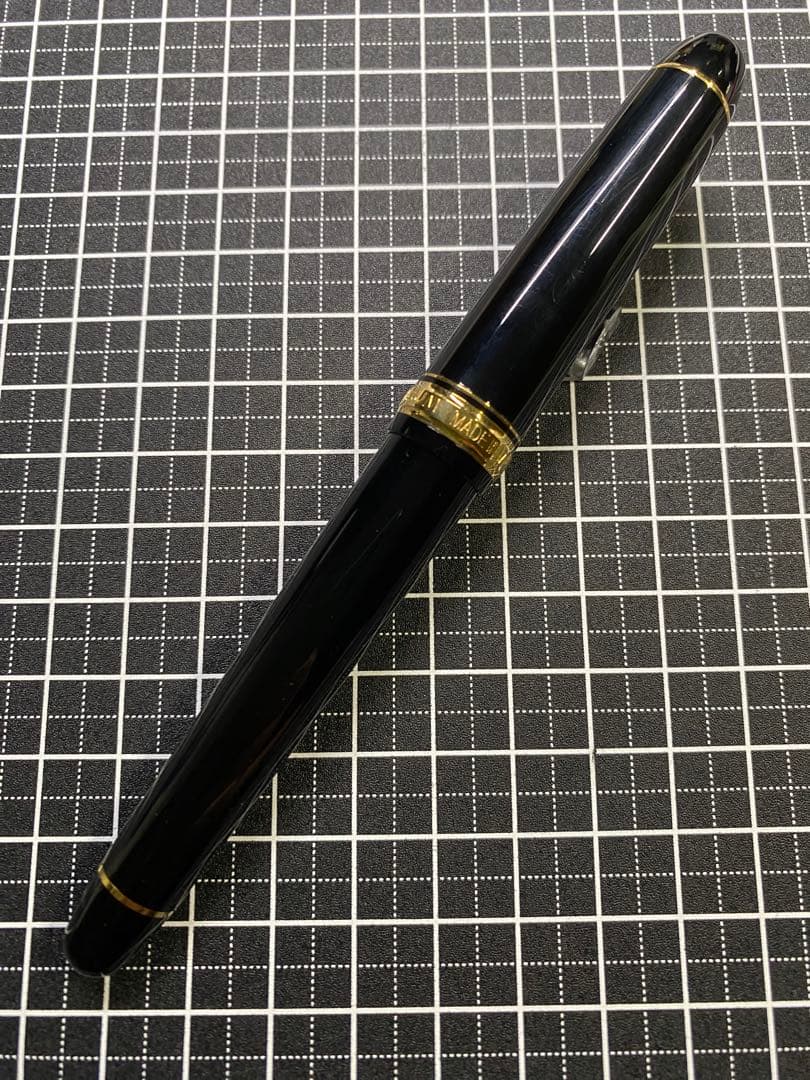 PLATINUM CENTURY #3776 廻り止め　招き猫　万年筆　字幅M