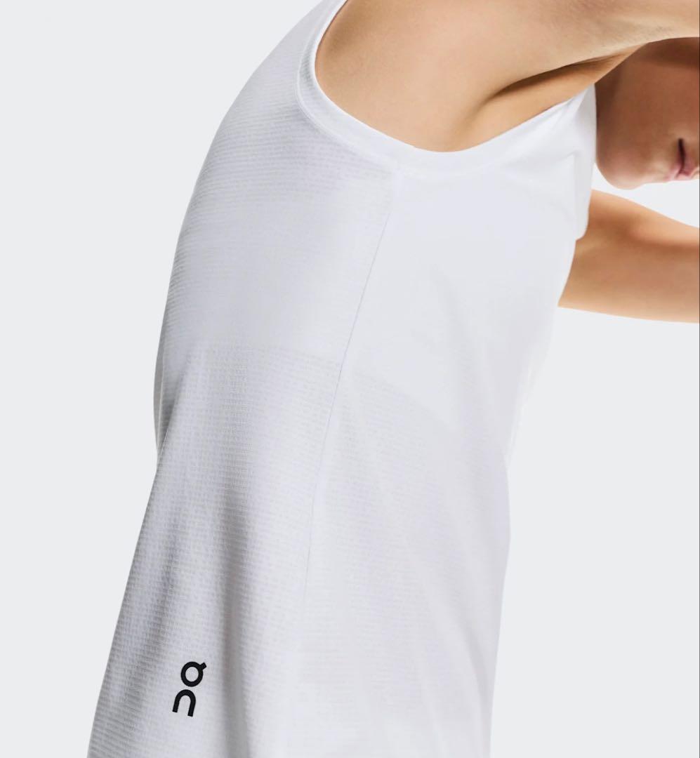 【新品】 on テニスLサイズ 白タンクトップ イガシフィオンテク 全豪オープン