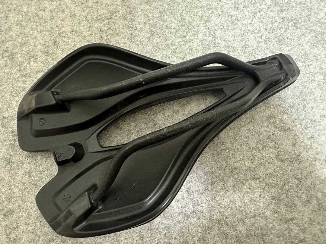 ジャイアント　Fleet SLR カーボン製　サドル