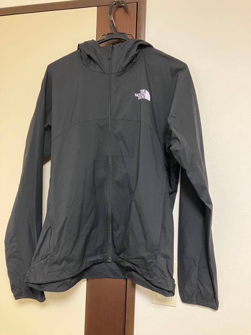 The North Face フード付きウィンドブレーカー