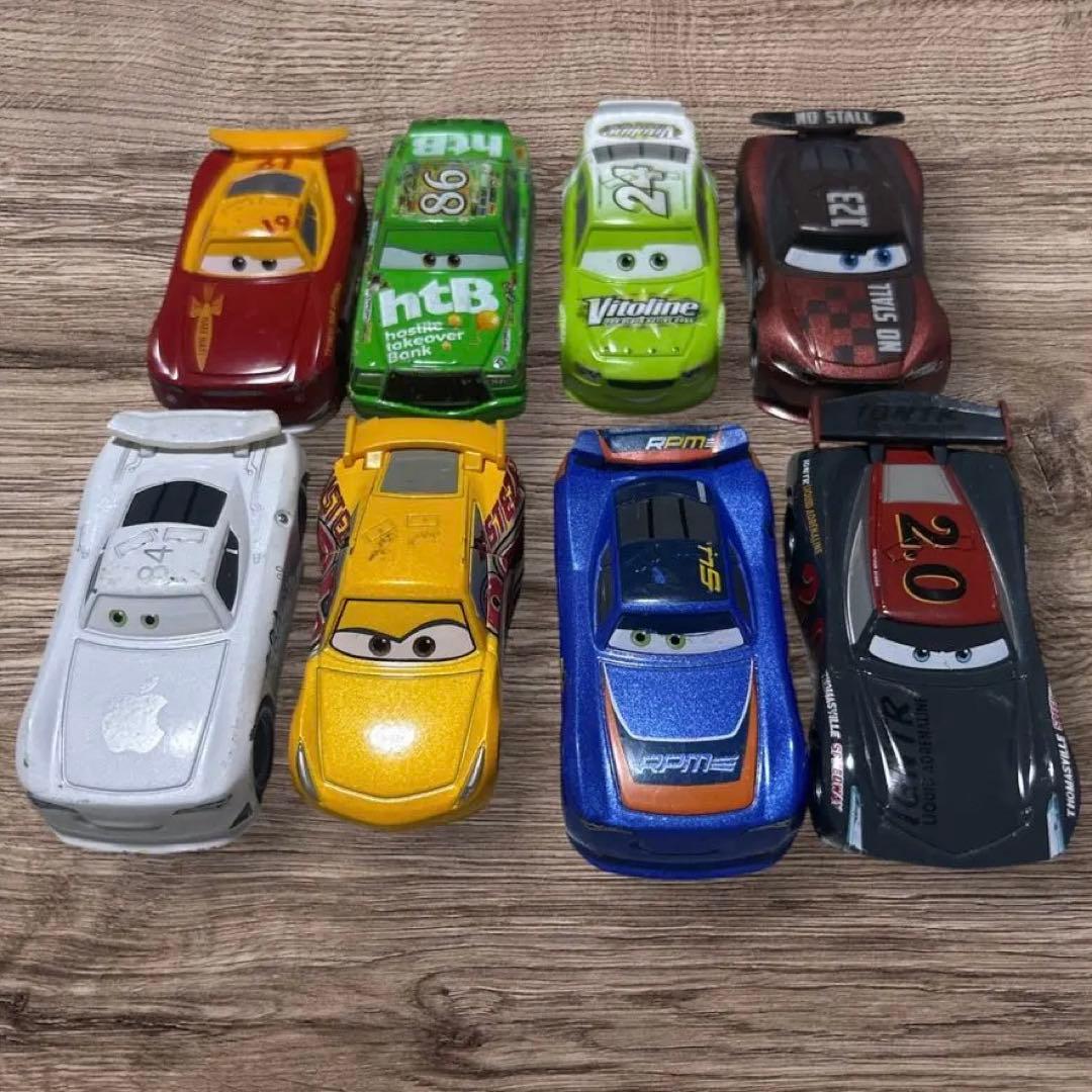 トミカ　カーズ ミニカー 8台セット