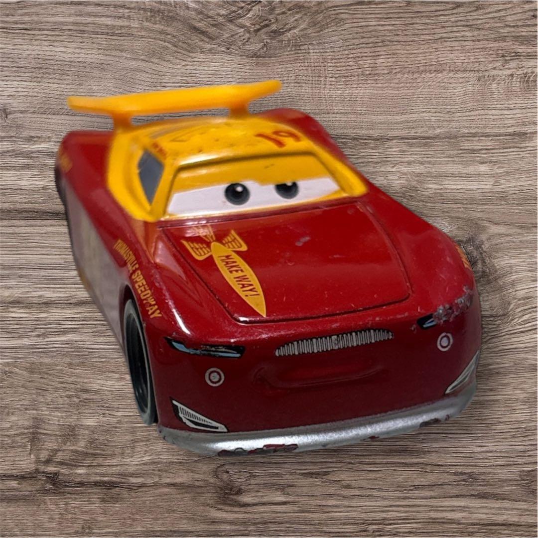 トミカ　カーズ ミニカー 8台セット