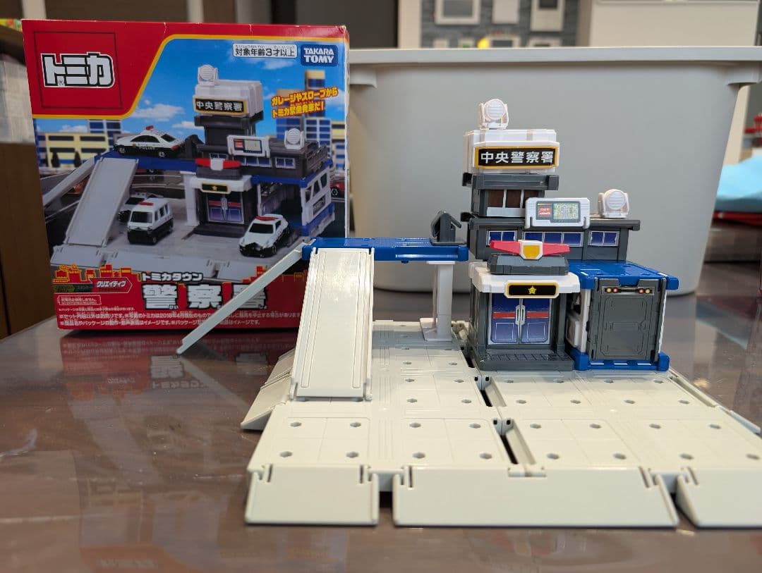 トミカ　警察署・消防署・スシロー・ガソリンスタンド・道路セット