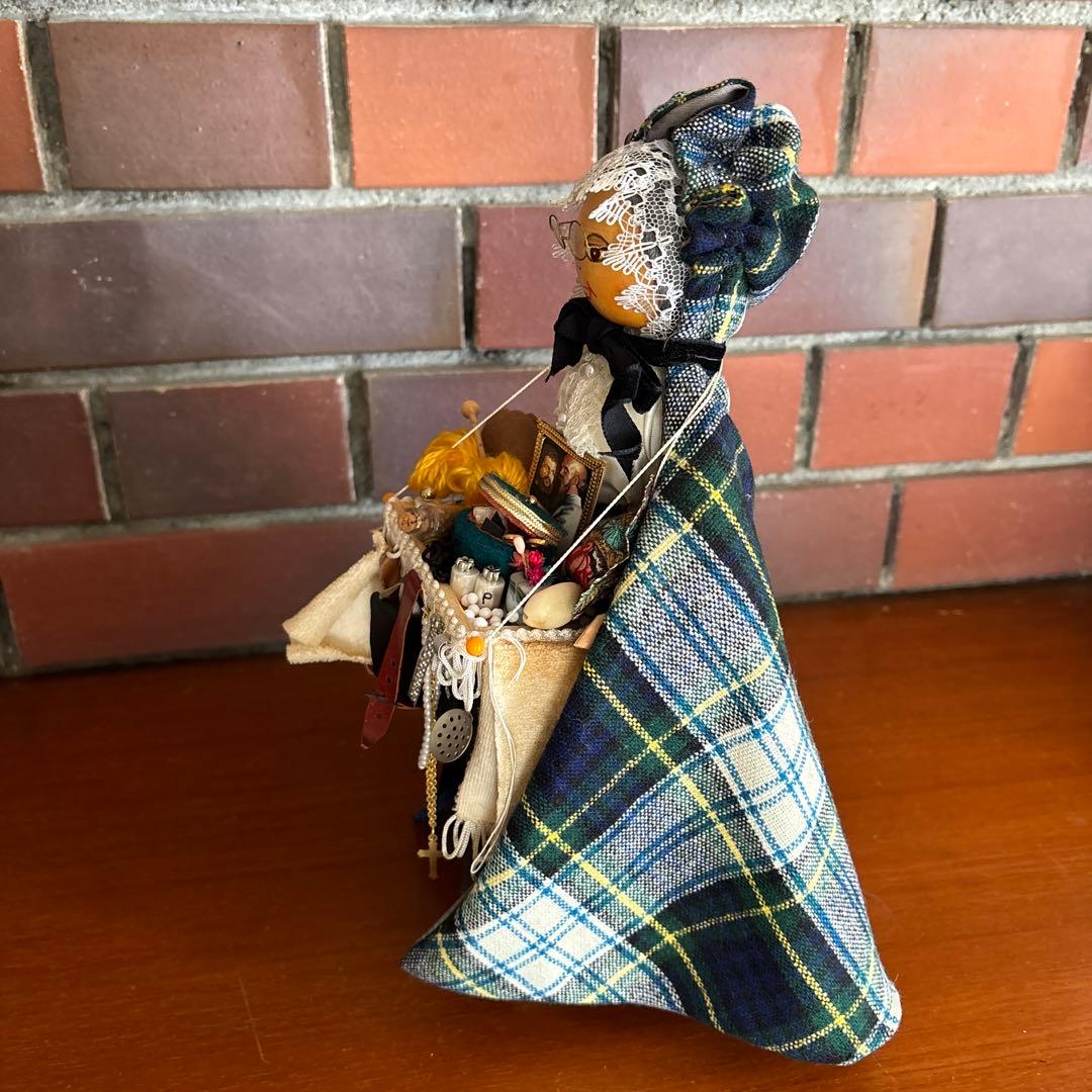 Granny Sweet Seller Doll 《ハンドクラフト屋さん》