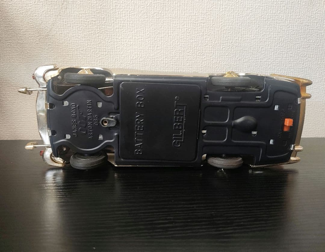 ギルバード　アストンマーチン　007　ジェームズ・ボンド