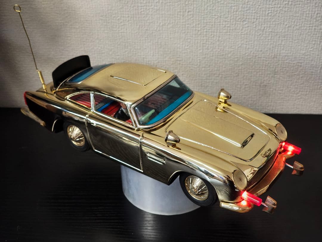 ギルバード　アストンマーチン　007　ジェームズ・ボンド