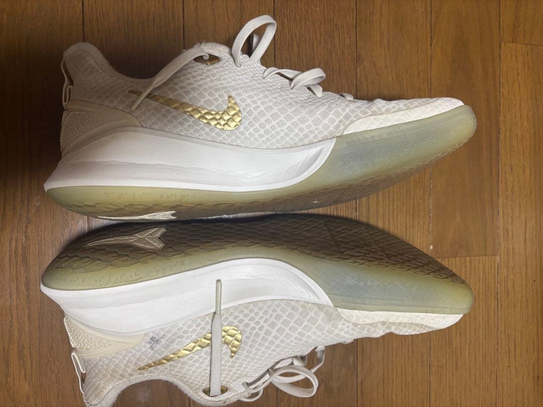 Nike Kobe マンバフォーカスバスケットボールシューズ ホワイトゴールド