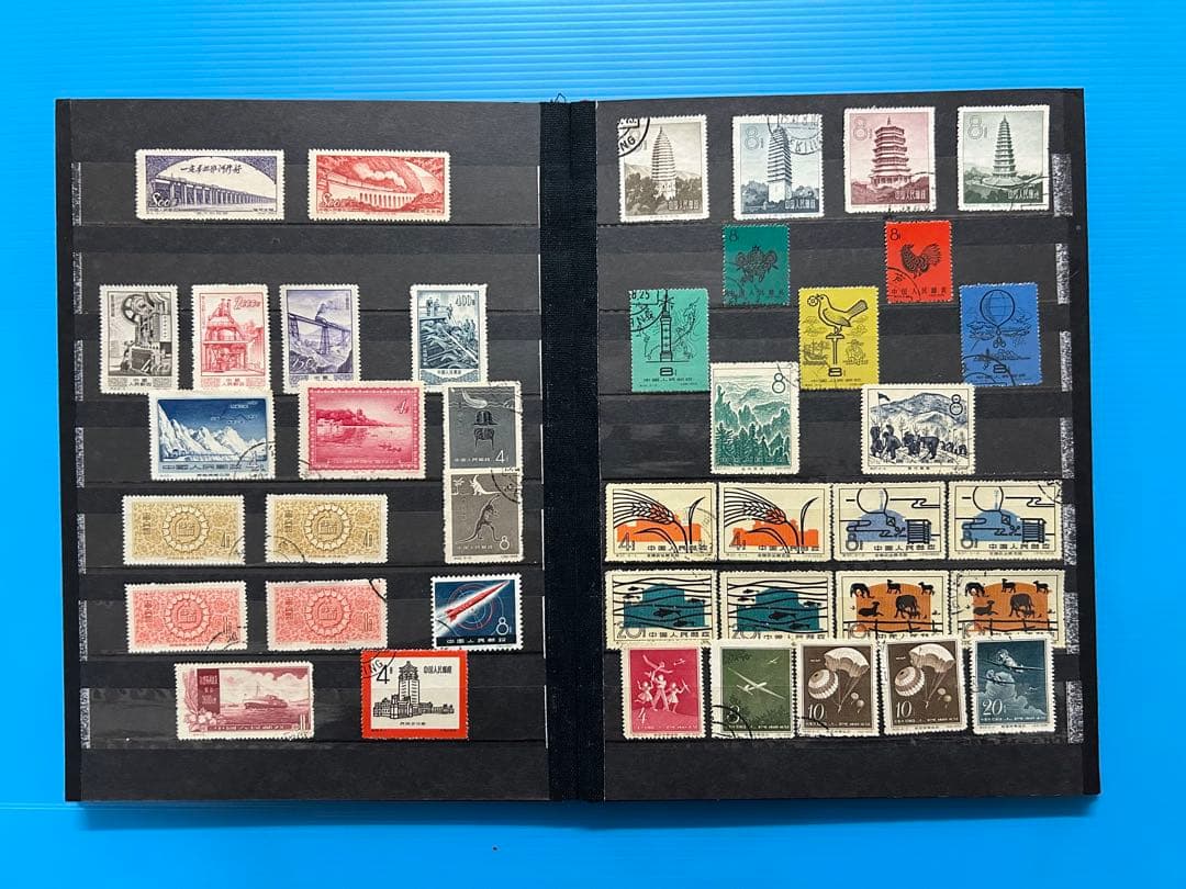 m*o様 【希少】 新中国切手 初期 紀・特 ストックプック入り未使用&使用済合