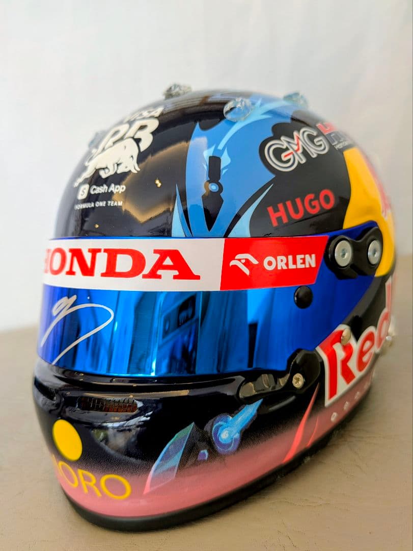 角田裕毅　ヘルメット1/2　サイン入　F1　レーシングブルズHONDA　おまけ付