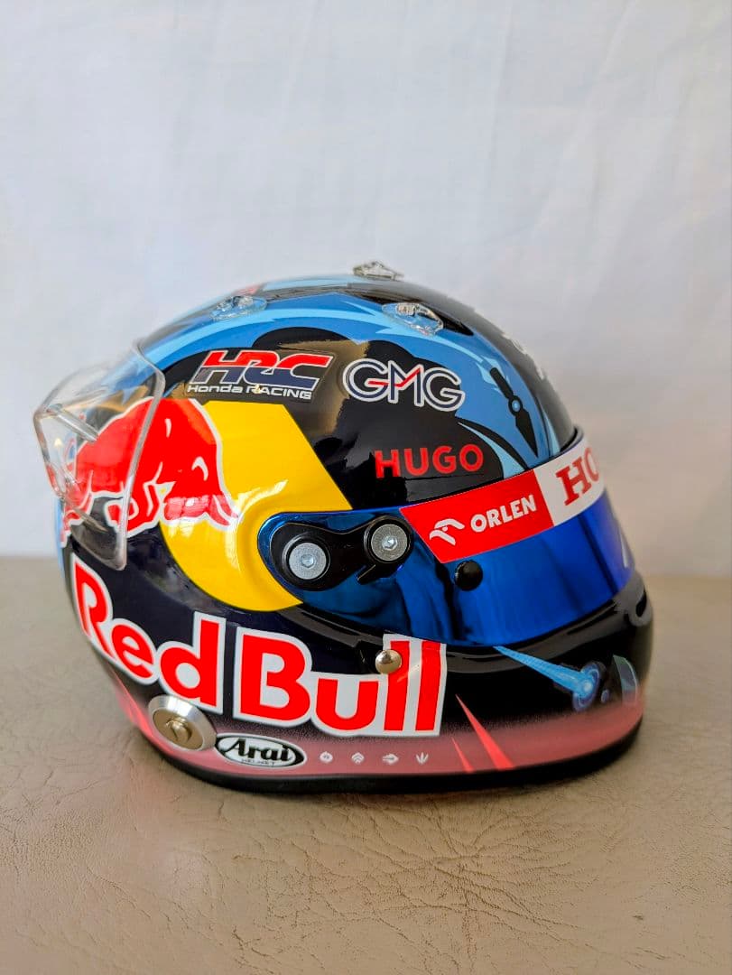 角田裕毅　ヘルメット1/2　サイン入　F1　レーシングブルズHONDA　おまけ付