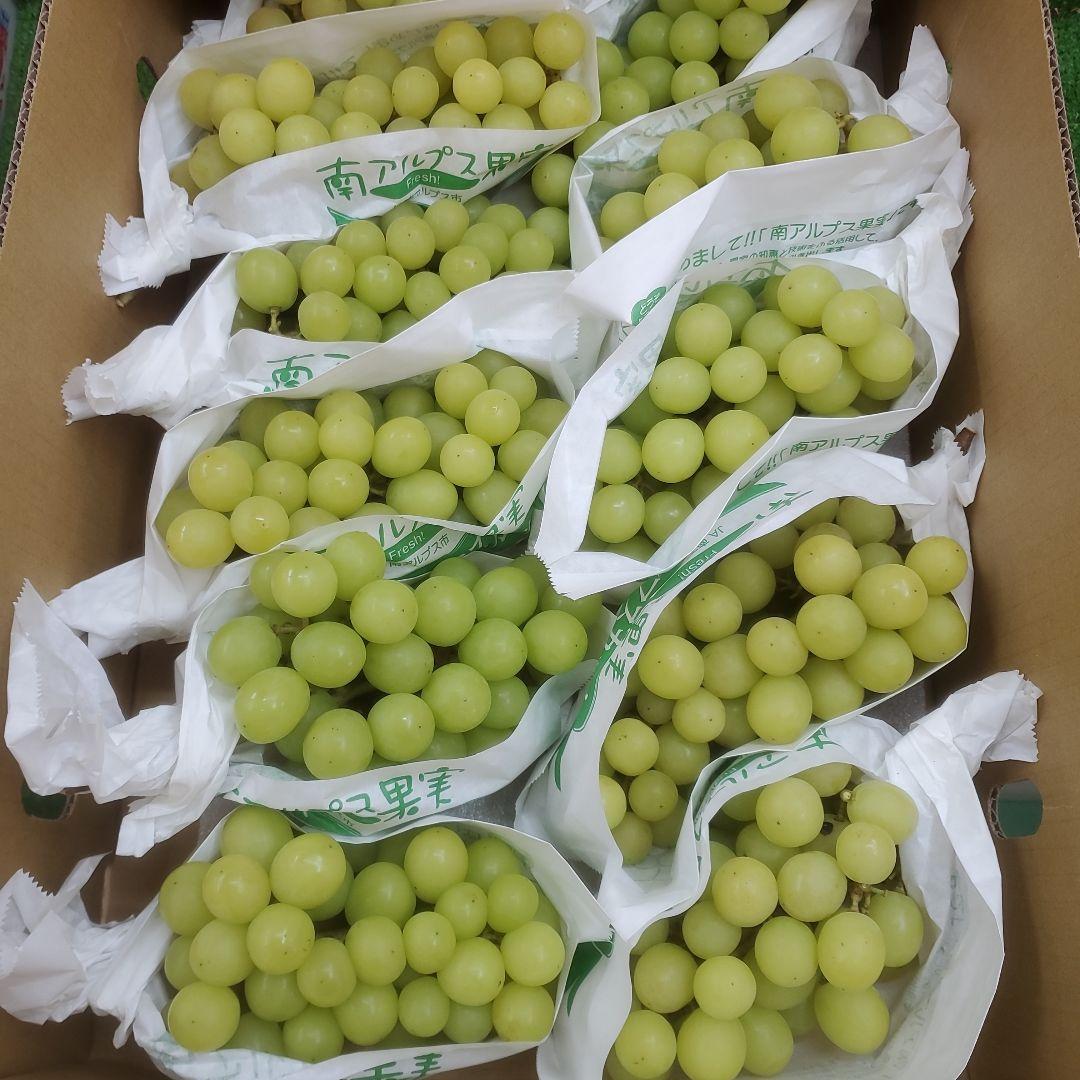 2️⃣ 山梨県産 シャインマスカット １１房入り 箱込み5.2キロ