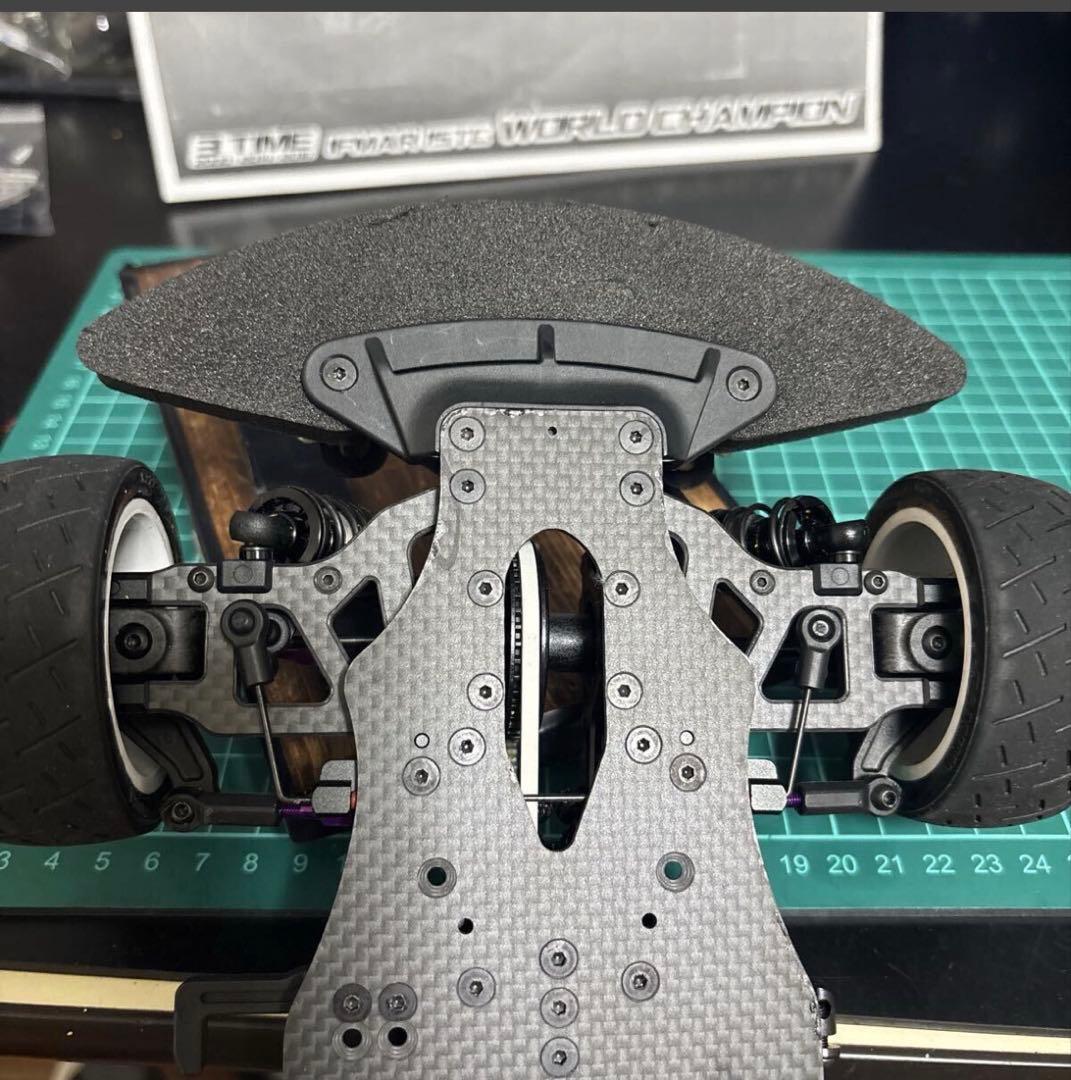 ヨコモBD11シャーシのみ、おまけでピニオンギアとスパギアとホイール