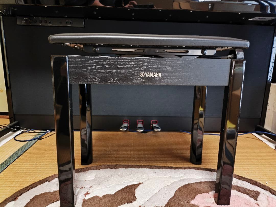 【美品】Clavinova CLP-685PE（黒鏡面艶出し 高級電子ピアノ）